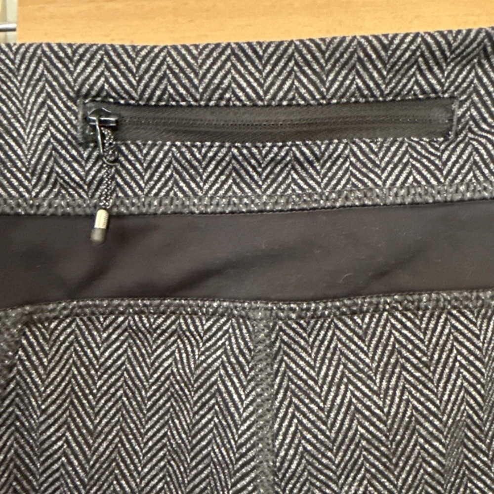 Lululemon Run: Inspire Crop II Pique Herringbone Black Slate - Size 6 - Picture 5 of 9